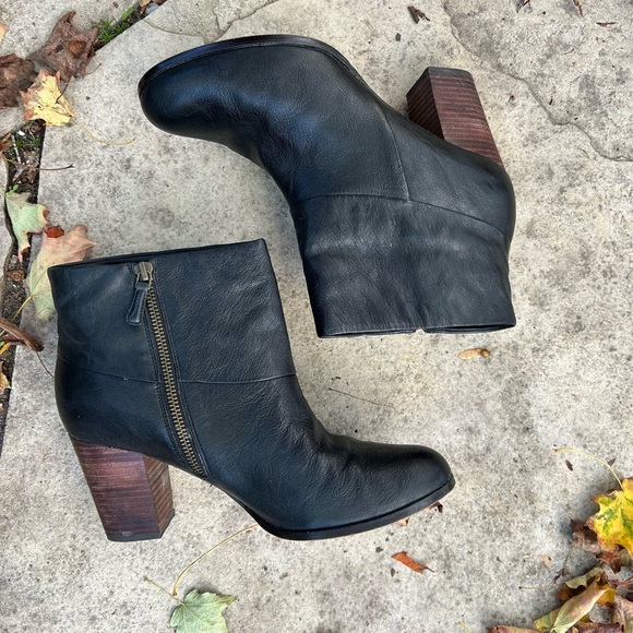 Cole Haan Black Cassidy ankle boots, size 10 - Picture 3 of 14
